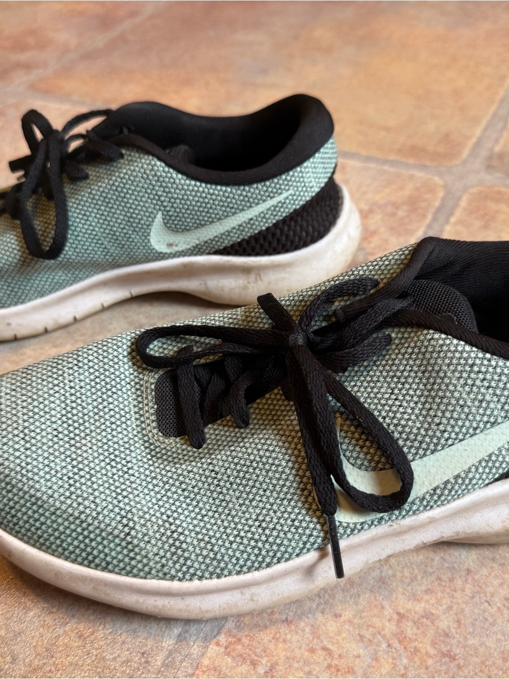 Nike Kids Mint Green and Black Lightweight Sneakers